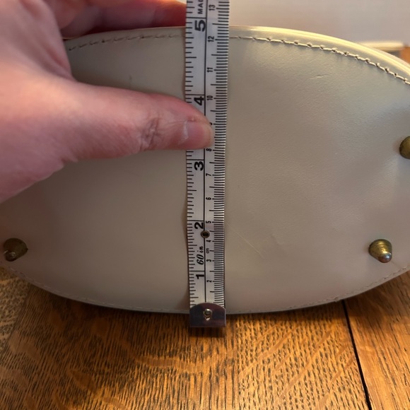 Vintage Normandie Cream Leather Handbag - Picture 5 of 14